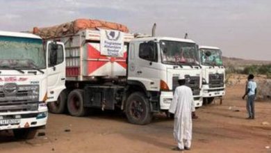 شاحنات محملة بالمساعدات الإنسانية في طريقها لتسليم الإمدادات الغذائية إلى الفاشر. الصورة-الأمم المتحدة